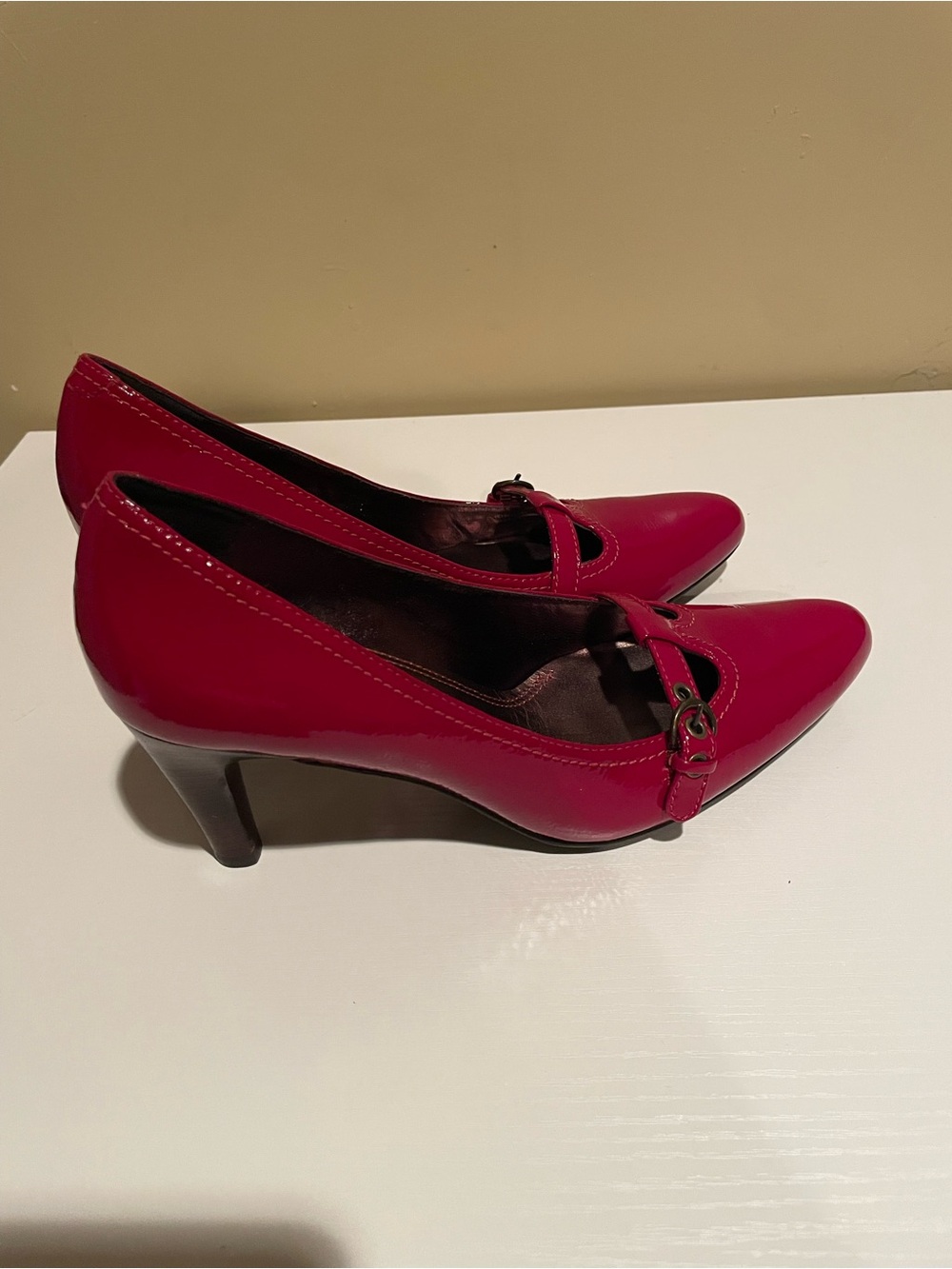 Ecco Women's Patent Red Pointed-Toe Mid Heels with Buckle Detail